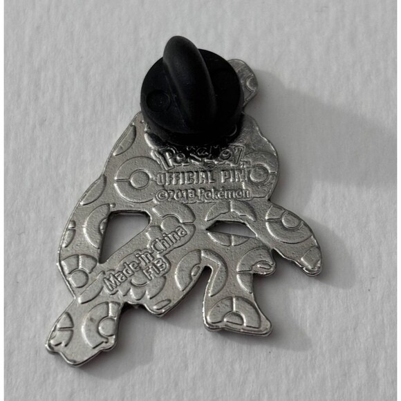 2013 Pokemon Official TCG Red Shiny Genesect Collectible Enamel Pin 1.1" B/W - Picture 2 of 3